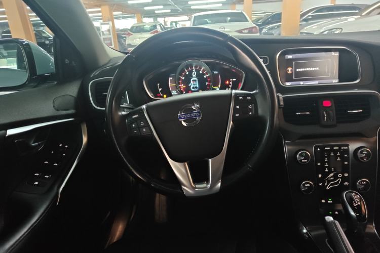 Used Volvo V40 2014 2.0T Zhiya Edition
