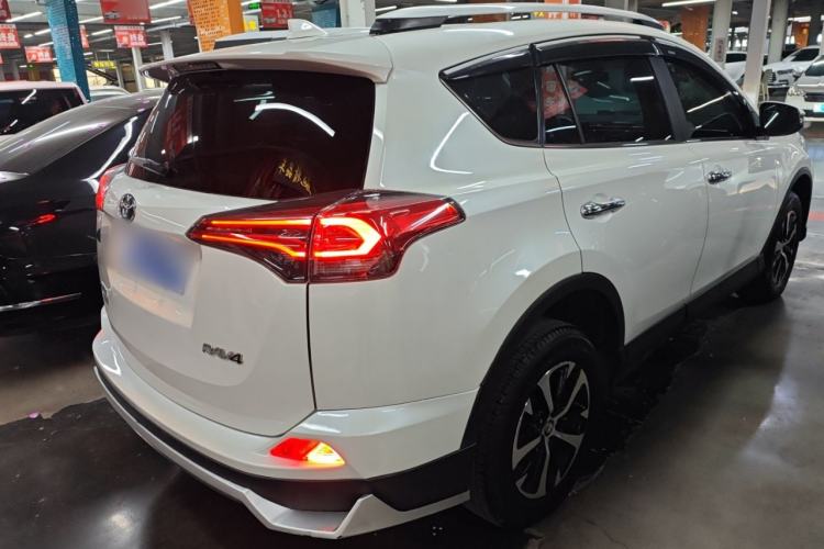 Used Toyota RAV4 2019 2.0L CVT Two-Wheel Drive Luxury Version China VI Standard
