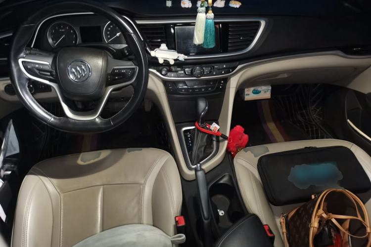 Used Buick GT 2019 15T Dual-Clutch Connected Elite Model China VI Center Console