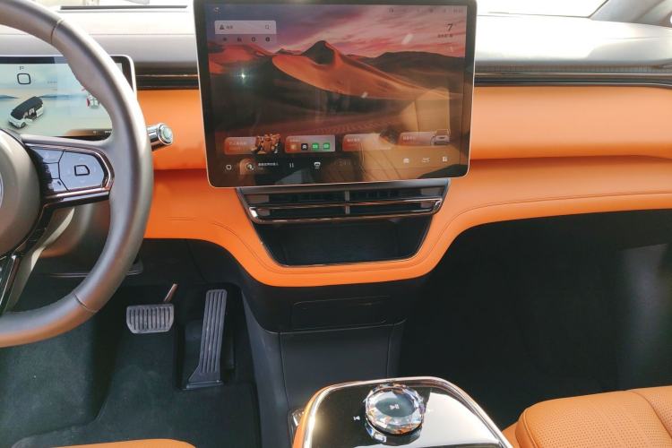 Used Geely Galaxy LEVC L380 2024 140-Degree 6-Seater All-Wheel-Drive Ultra