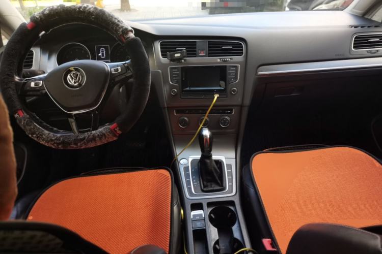 Used Volkswagen Golf 2016 230TSI Automatic Luxury Version Center Console