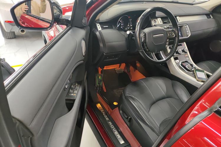 Used Land Rover Range Evoque 2016 2.0T SE Smart Glow Edition Interior 3