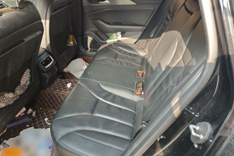 Used Hongqi H5 2022 Classic Model 1.8T Automatic Smart Connect Flagship Edition Left Rear Seat