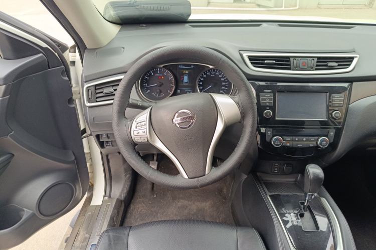 Used Nissan X-Trail 2015 2.0L CVT Comfort MAX Edition 2WD Steering Wheel