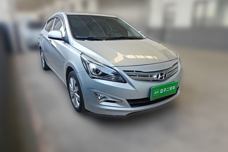 Used Hyundai Verna (older generation) 2014 1.4L Manual Top-Tier Model TOP Front Right 45 Deg