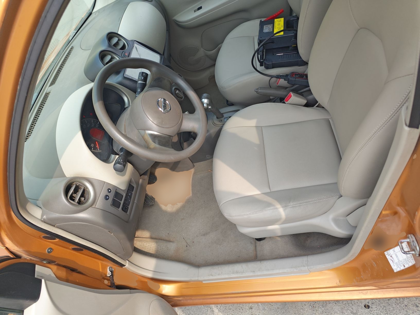 المقاعد الأمامية داخل السيارة