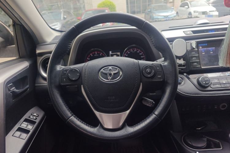 Used Toyota RAV4 2016 2.0L CVT Two-Wheel Drive Smart Edition China V Standard Steering Wheel