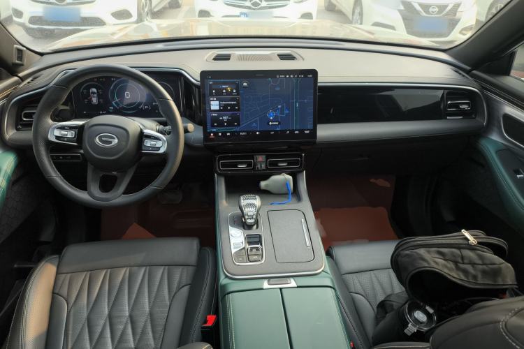 Used GAC Trumpchi GS8 2022 Linghang Series 2.0 TGDI Two-Wheel-Drive Luxury Smart Connectivity Version (7 Seats) Center Console