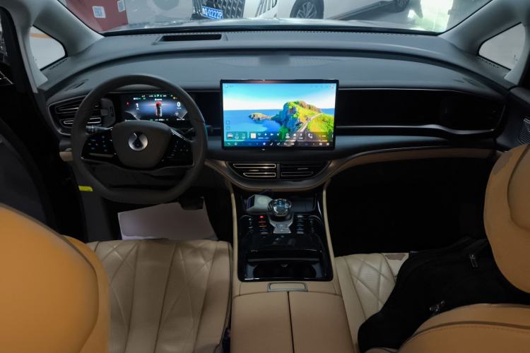 Used Denza D9 2022 DM-i 970 Four-Wheel Drive Prestige Model
