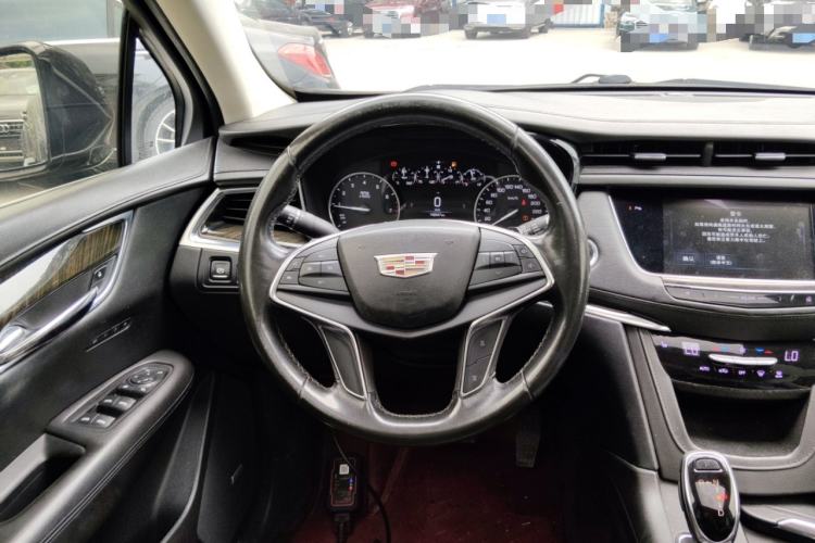 Used Cadillac XT5 2018 25T Luxury Model Steering Wheel