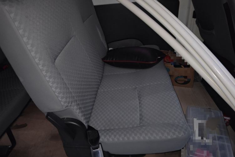 Used Jinbei Express 2019 2.0L Standard Version China VI 1TZS Interior 4