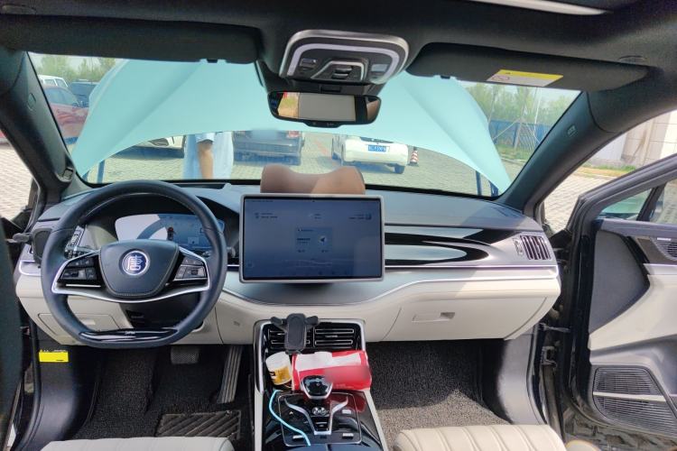 Used BYD Tang New Energy 2022 EV 730KM Luxury Model Center Console