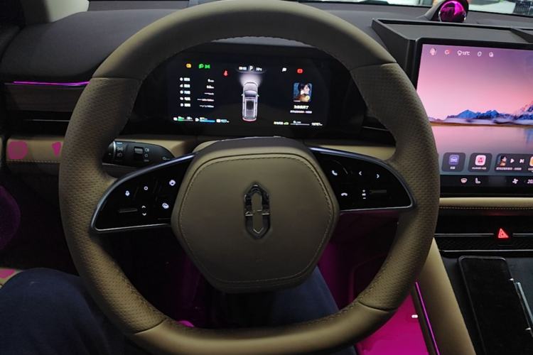 Used Hima AITO M7 2024 1.5T Intelligent Drive 4WD Ultra Version 5 Seats Steering Wheel