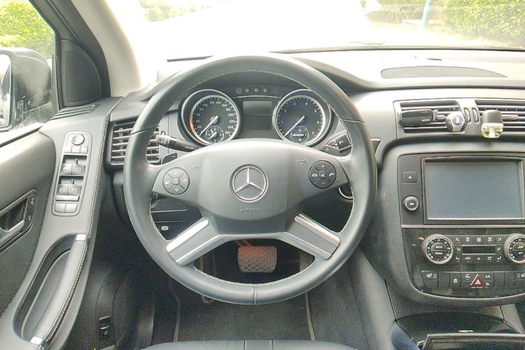 Used Mercedes-Benz R-Class 2017 R 320 4MATIC Business Edition Prestige Model
