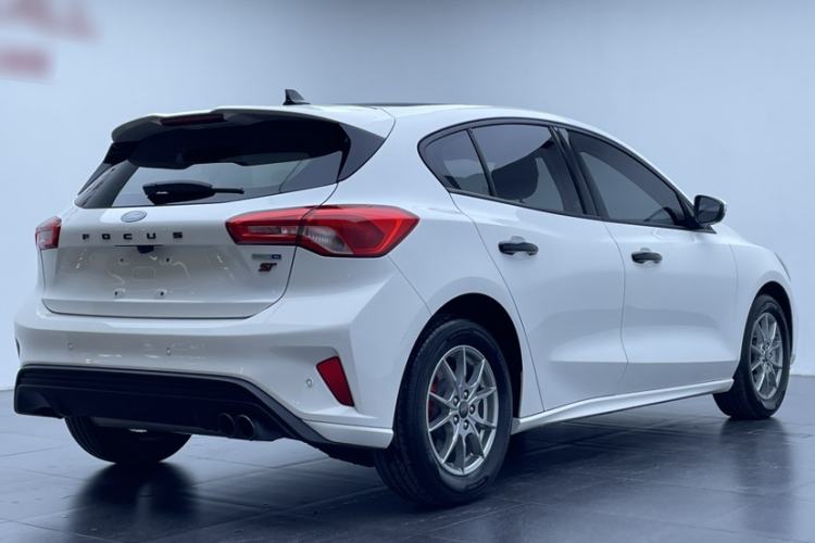 Used Ford Focus 2021 Hatchback EcoBoost 180 Automatic Titanium Edition Exterior 5