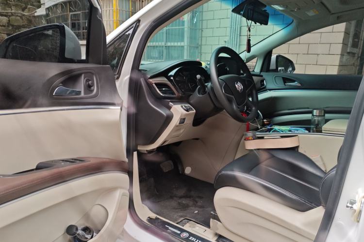 Used Buick GL8 2023 Land Executive Class Comfort Model