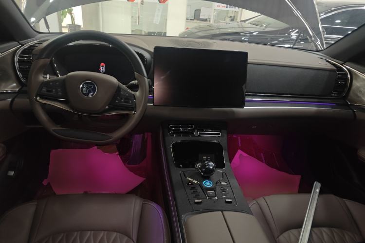 Used BYD Han 2023 DM-i Champion Edition 121KM Prestige Model Center Console