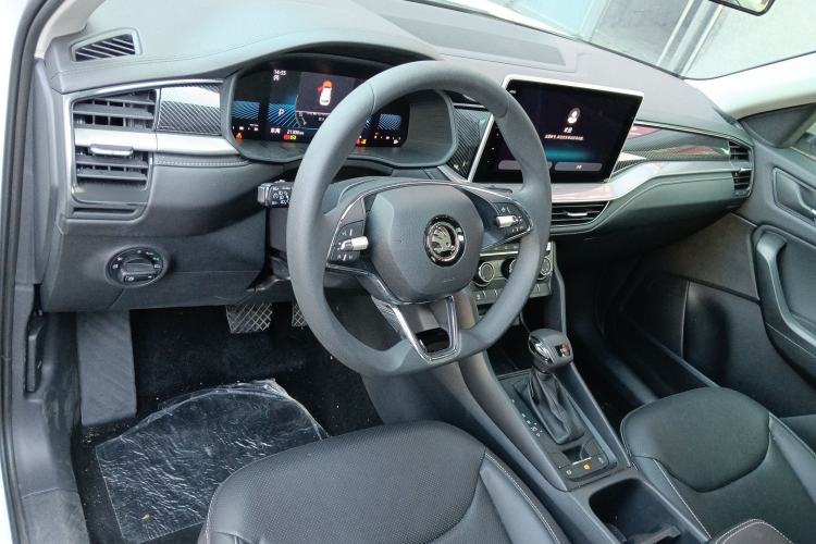 Used Skoda Kodiaq 2024 TSI330 5-Seat Two-Wheel Drive Elite Version Center Console