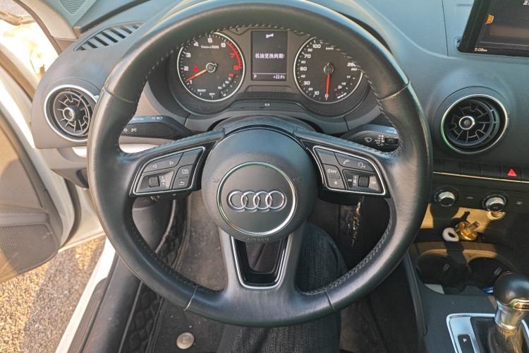 Used Audi A3 2020 Restyled Sportback 35 TFSI Entry-Level China VI Emission Standard Steering Wheel