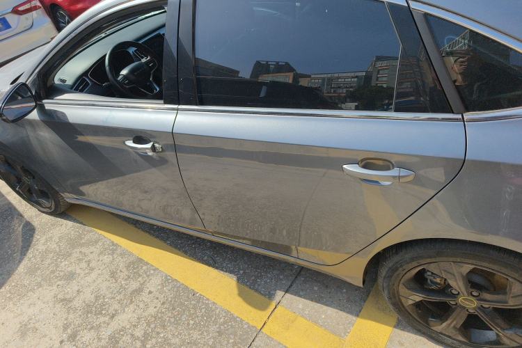 Used Roewe i6 MAX 2020 300TGI Automatic Cool & Stylish Skyroof Edition
