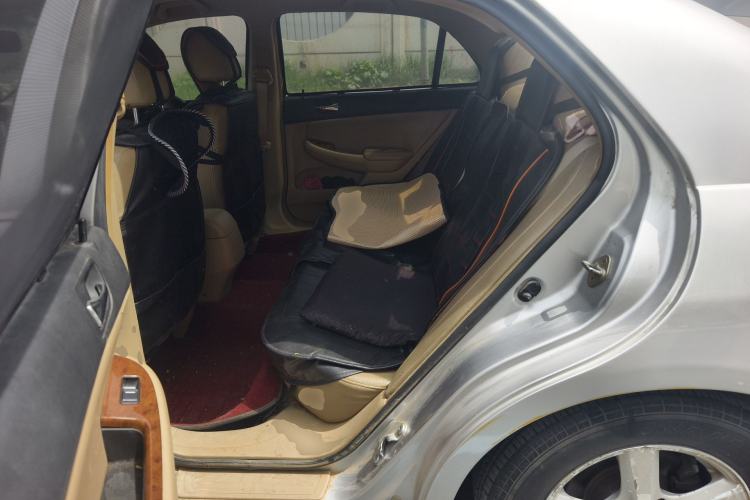 Used BYD F6 2011 Golden Edition 2.0L CVT Deluxe Model
