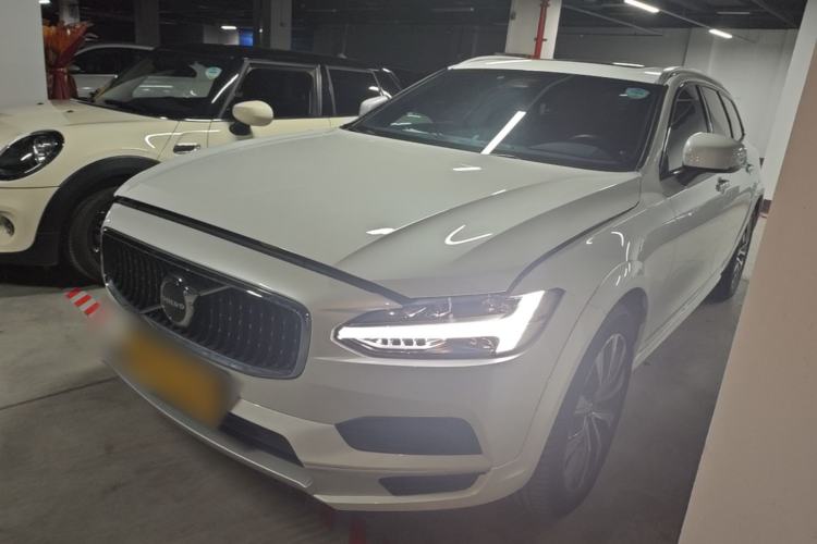 Used Volvo V90 2022 Cross Country B5 AWD Smart Range Edition