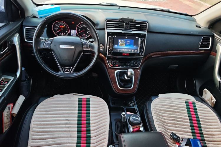 Used Haval H6 2015 Revised Version Sport Edition 1.5T Manual Transmission Two-Wheel Drive Elite Grade Center Console