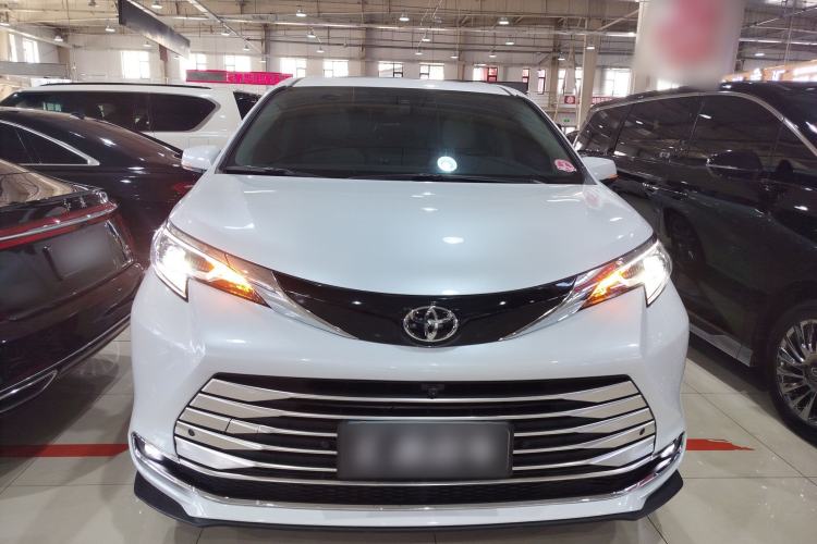 Used Toyota SIENNA 2024 2.5L Hybrid Comfort Edition Front