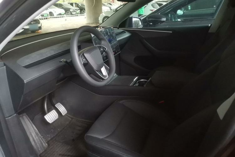 Used Tesla Model Y 2025 Long-Range All-Wheel Drive First Edition Left Front Seat