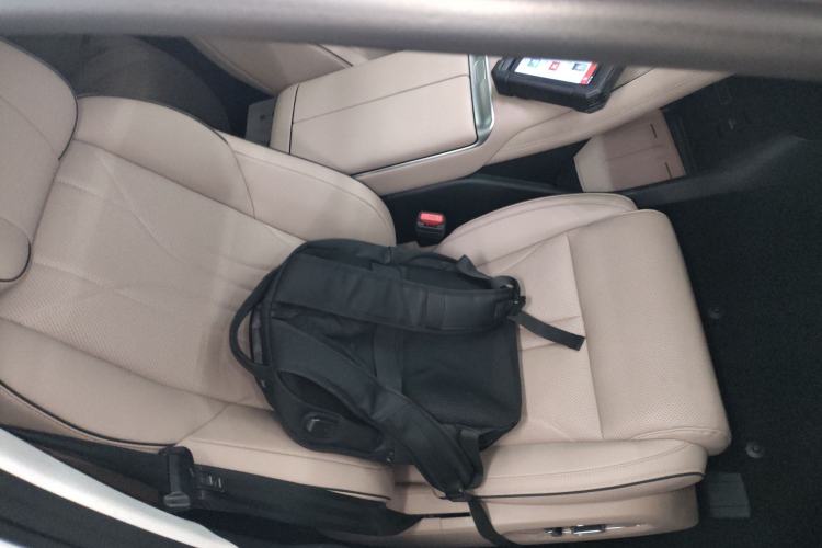 Used XPeng X9 2024 702 Ultra-Long Range Pro Right Front Seat