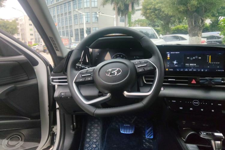 Used Hyundai Elantra 2022 1.5L CVT LUX Prestige Edition Steering Wheel