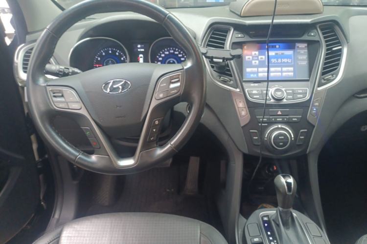 Used Hyundai Santa Fe 2013 2.4L Automatic Two-Wheel Drive Smart Version Steering Wheel