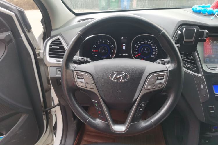 Used Hyundai Santa Fe 2013 2.4L Automatic Two-Wheel Drive Smart Version Steering Wheel