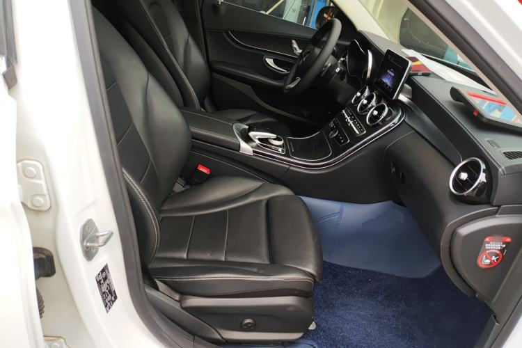 Used Mercedes-Benz C-Class 2018 C 180 L Fashion Edition Sport Version Right Front Seat