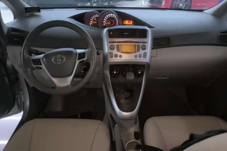 Used Toyota Verso 2015 180E CVT Crossover Edition