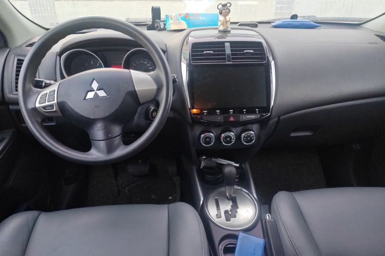 Used Mitsubishi ASX 2013 2.0L CVT Two-Wheel Drive Tech Edition Center Console