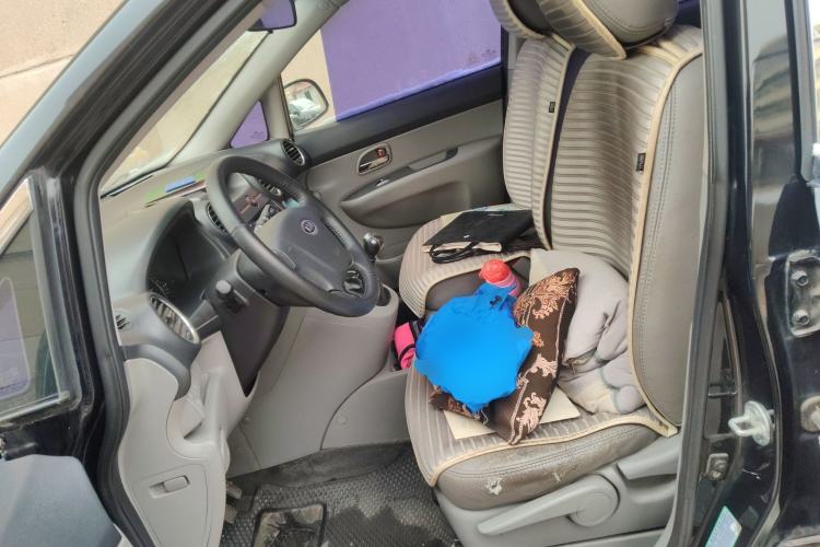 Used Kia Carens 2011 1.6L 5-Seater Manual Luxury Edition Left Front Seat