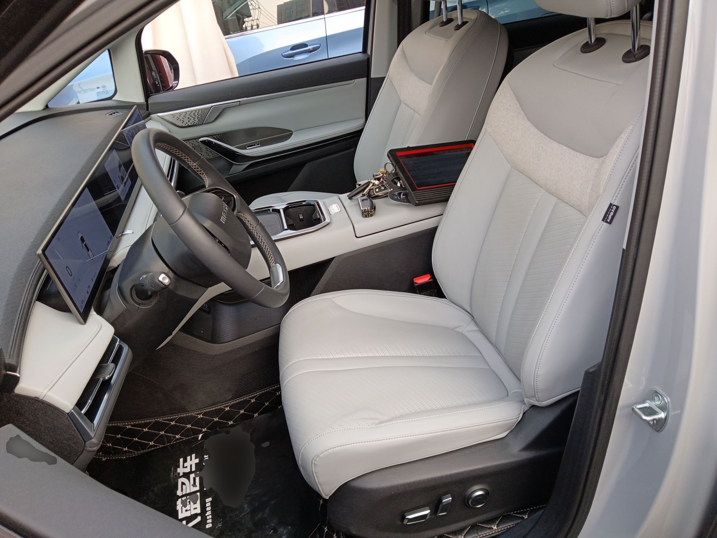 Переднее сиденье в автомобиле