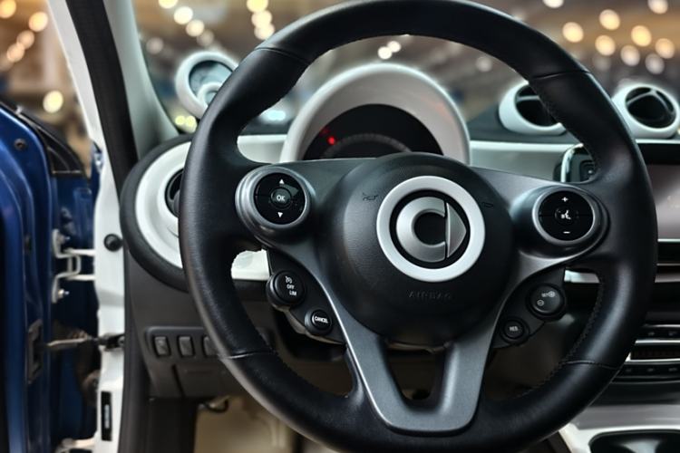 Used smart forfour 2016 0.9T 66 kW Pioneer Edition