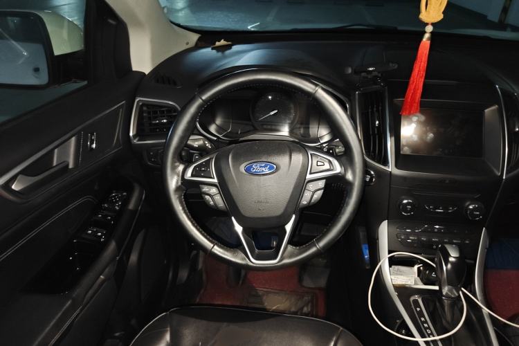 Used Ford Edge 2016 EcoBoost 245 Two-Wheel-Drive Titanium 7-Seater Steering Wheel