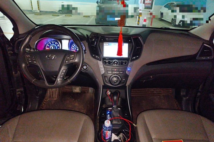 Used Hyundai Grand SantaFe 2013 3.0L 7-Seater Four-Wheel-Drive Comfort Edition Center Console