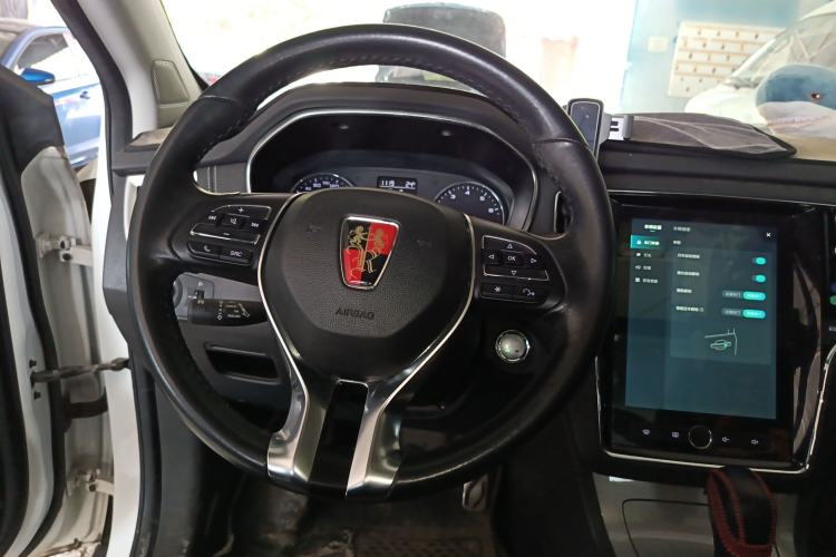 Used Roewe RX5 2016 20T Two-Wheel Drive Automatic Internet Smart Edition
