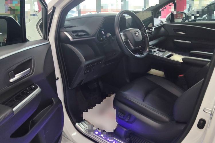 Used Toyota SIENNA 2023 2.5L Hybrid Deluxe Edition
