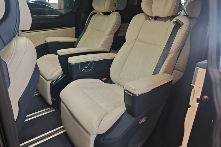 Used Zeekr 009 2024 7-Seater Aisle Version 108 kWh
