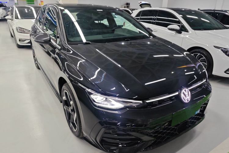 Used Volkswagen Golf 2025 Facelift 300TSI R-Line Front Right 45 Deg