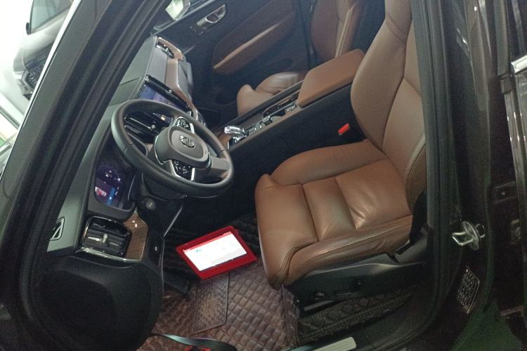 Used Volvo XC60 2023 B5 4x4 Smart Luxury Edition Left Front Seat