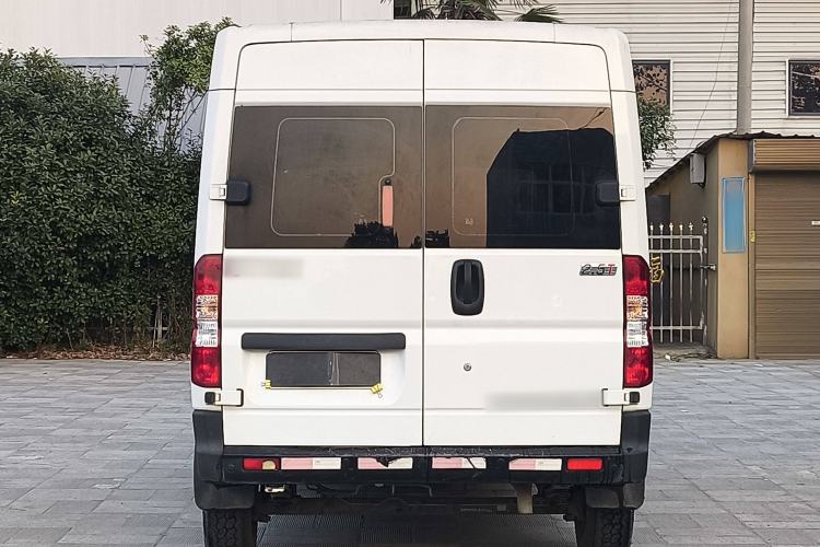 Used Dongfeng Yufeng Yufeng 2021 2.5T V9 Value-Added Logistics Vehicle Short Wheelbase Mid-Roof Design 5-9 Seater China V Emission Standard ZD25
