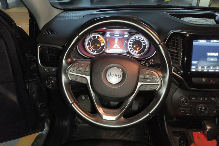 Used Jeep Cherokee 2019 2.0T 2WD Enjoyment Edition China V