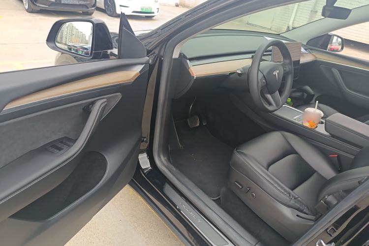 Used Tesla Model Y 2022 Long-Range All-Wheel-Drive Version