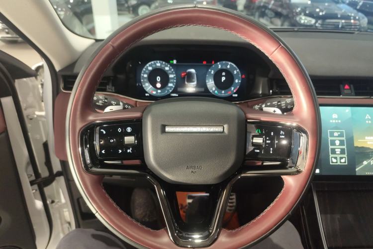 Used Land Rover Range Rover Evoque 2024 Aurora L 249 PS Prestige Light-Chasing Edition
